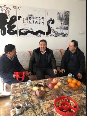 敦煌種業(yè)領(lǐng)導(dǎo)看望慰問(wèn)公司老干部、老黨員及困難黨員職工