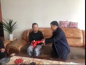 敦煌種業(yè)領(lǐng)導(dǎo)看望慰問(wèn)公司老干部、老黨員及困難黨員職工