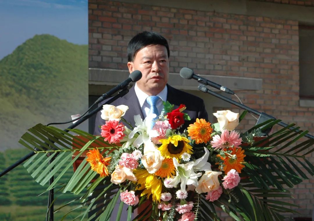 推進制種玉米機械采收 給敦煌種業(yè)振興插上科技的翅膀 —— 敦煌種業(yè)農業(yè)服務有限公司隆重開業(yè) 召開機械化采收演示會